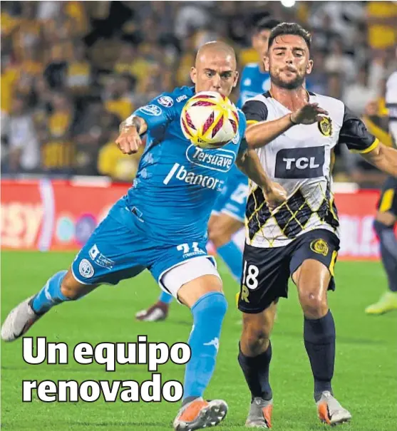  ?? (FOTOBAIRES) ?? Uno de los nuevos. Almeida, el lateral izquierdo del equipo, en acción en la cancha de Rosario Central. El uruguayo cumplió.