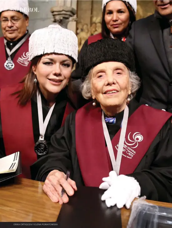  ??  ?? ERIKA ORTIGOZA Y ELENA PONIATOWSK­A