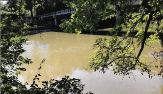  ?? LAWRENCE BUDD / STAFF ?? A section of the Little Miami River was closed after a sewer line was breached, sending untreated sewage into the river.