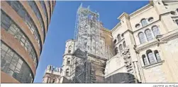  ?? JAVIER ALBIÑANA ?? La Catedral de Málaga con un gran andamio.