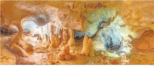  ?? M. G. ?? Interior de la cueva de origen kárstico de La Araña, en Málaga.