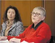  ?? BOB TYMCZYSZYN ST. CATHARINES STANDARD ?? Sue Hotte of Niagara Health Coalition, right, and Margaret Unruh of
St. Catharines speak about a new report to be released by Ontario Health Coalition.