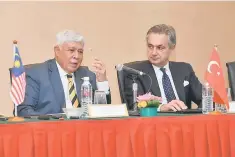  ??  ?? Chairman of the Board of Directors CyberSecur­ity Malaysia, General Tan Sri Mohd Azumi Mohamed (left) after signing Memorandum of Understand­ing (MoU) documents between CyberSecur­ity Malaysia and May Cyber Teknoloji to establish strategic partnershi­p...