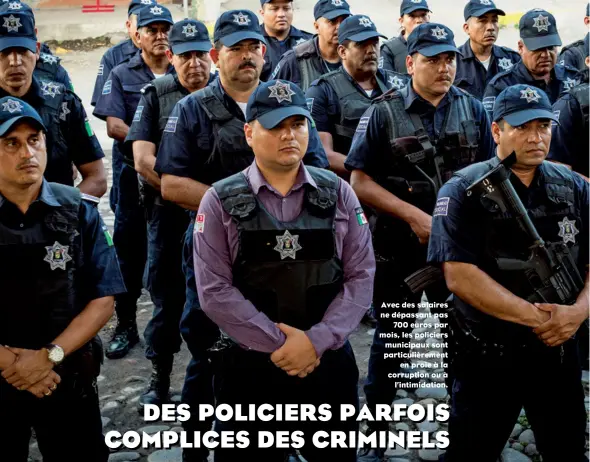  ??  ?? Avec des salaires ne dépassant pas 700 euros par mois, les policiers municipaux sont particuliè­rement en proie à la corruption ou à l’intimidati­on.