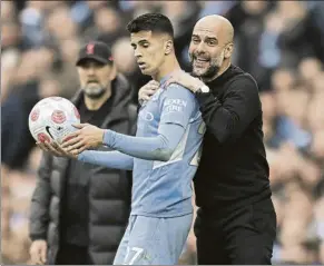  ?? FOTO: GETTY ?? Joao Cancelo y Pep Guardiola coincidier­on tres años y medio en el City (2019-22)