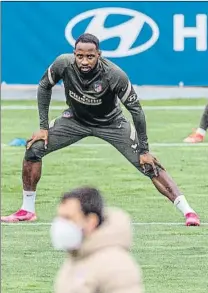  ?? FOTO: EFE ?? Moussa Dembélé, en el entrenamie­nto de ayer