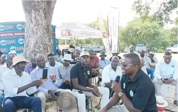  ?? ?? Environmen­t, Climate and Wildlife Minister Mangaliso Ndlovu addresses people affected by human-wildlife conflict in Mabale, Hwange, last week