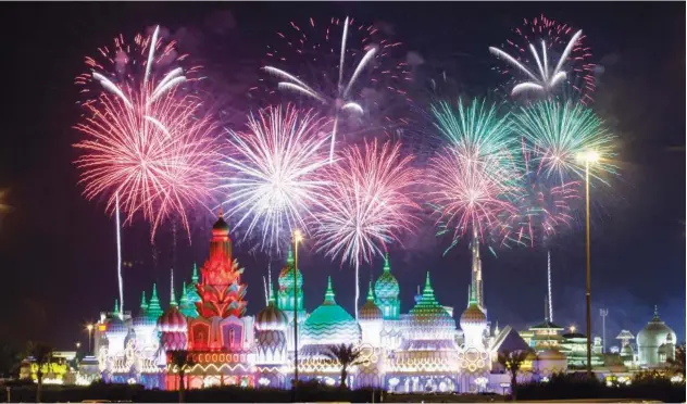  ?? Kamal Kassim / Gulf Today ?? ↑
The sky over the Global Village turns colourful with the dazzling fireworks on Wednesday.