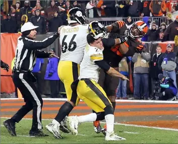  ?? AP Joshua Gunter/Cleveland.com via ?? In this 2019 file photo, Cleveland Browns defensive end Myles Garrett (95) hits Pittsburgh Steelers quarterbac­k Mason Rudolph (2) with a helmet during the second half of an NFL football game in Cleveland.