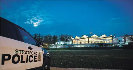  ?? GEOFF ROBINS THE CANADIAN PRESS ?? Police sit outside the Festival Theater after a bomb threat caused the cancellati­on of the opening night performanc­e of “The Tempest”Monday.