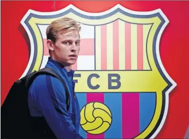  ??  ?? Frenkie de Jong no juega con el Barcelona desde que volvió la competició­n en el campo del Mallorca.