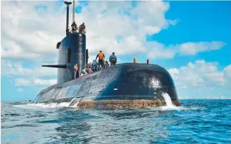  ??  ?? ARA SAN JUAN. El último contacto del submarino fue el 15 de noviembre. Y la búsqueda internacio­nal comenzó cuatro días después. Aún hoy, su paradero es un misterio.