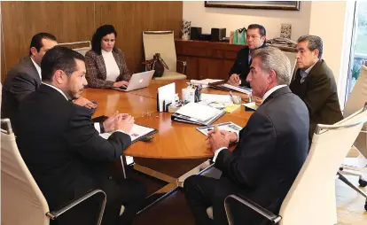  ?? ESPECIAL ?? El gobernador, Antonio Gali, en reunión con el titular del Sesnsp, Álvaro Vizcaíno.