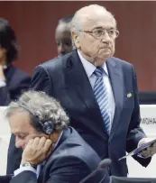  ?? ANSA ?? Platini (Uefa) e il presidente (dimissiona­rio) della Fifa, Blatter