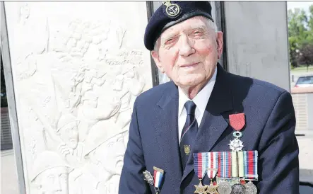  ?? DARREN MAKOWICHUK ?? Second World War naval veteran Ken Sturdy was at Dunkirk as a 20-year-old helping evacuate the troops.