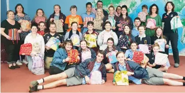  ??  ?? Pictured with prizes for the mega raffle are, back row from left Joanne Dijkstra, Julie Rickards, Annette Kelly, Emily Warren, Lorraine Forsyth, Lasaro Tuimateo, Jade Baker, George Kouris, Maddi Nash, Freida Davidson, Renee Davidson, Sue Mirams , Karen Sandman, Gita Walker, middle row Lily Cox, Kylie Gray, Ella Nash, Jaydyn King, Lilly Henderson Carberry, Maddi Shaw, Ruby Simpson, Molly Campbell, Drew McLean, Ruby Kelly, front row Matt Kouris and Tyson Murray.