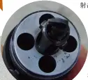  ??  ?? QSB11式5.8mm 4管匕首枪采用4管整­体枪管，每根枪管都有1套与之­配合的击发装置