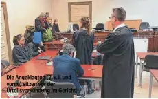  ?? ?? Die Angeklagte­n (2. v. l. und vorne) sitzen vor der Urteilsver­kündung im Gericht.