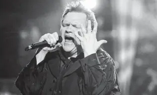  ?? Jamie Squire / Tribune News Service ?? Meat Loaf performs at the Sprite Rising Stars Slam Dunk Contest at the Philips Arena during the 2003 NBA All-star Weekend in Atlanta. He died Friday at age 74.