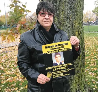  ?? PHOTO AGENCE QMI, AMÉLIE ST-YVES ?? Christiane Sirois posait encore des affiches évoquant la disparitio­n de son fils, Sébastien Métivier, dans le quartier Hochelaga-Maisonneuv­e la semaine dernière.