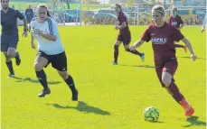  ?? FOTO: PETER HERLE ?? Die Frauen des SV Alberweile­r (am Ball Selina Gaus) legten in Eglofs einen souveränen Auftritt hin.