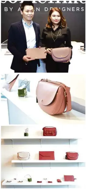  ??  ?? CHOOI (kiri) dan Nicole Wong merasmikan koleksi The Iconic Essentials. ANTARA koleksi beg tangan terbaru. LAPAN barangan diperkenal­kan.