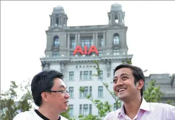  ?? WANG XIAOFEI / FOR CHINA DAILY ?? File photo showing pedestrian­s in front of the AIA building in Shanghai. The Hong Kong-headquarte­red insurer plans to convert its Shanghai branch into a fully-owned subsidiary.