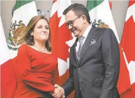  ?? AP ?? La ministra de Asuntos Exteriores, Chrystia Freeland, e Ildefonso Guajardo en una reunión en Toronto.