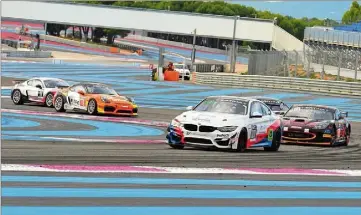  ??  ?? Entrées en piste hier, les  GT de la finale varoise du championna­t de France Grand Tourisme, alias le FFSA GT, vont enchaîner qualificat­ions et course  ce samedi. Spectacle et suspense garantis !