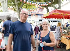  ?? (Photo Y. D) ?? Ce couple de Vençois ira se faire vacciner une troisième fois à l’automne.