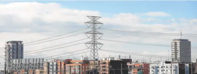  ?? // EFE ?? Vista general de una torre de alta tensión en Valencia