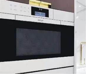  ?? SUB-ZERO AND WOLF/THE ASSOCIATED PRESS ?? Wolf’s M series convection steam oven, which combines the two methods in one. The appliance senses the amount and size of food and adjusts cooking details.