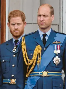  ?? Foto: Victoria Jones, dpa ?? Sie sind sauer auf die BBC: Die Prinzen Harry (links) und William, hier 2018, sehen sich vom Sender falsch dargestell­t.
