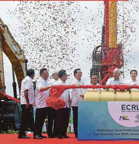  ??  ?? Page 1 pic: Prime Minister Datuk Seri Najib Razak with key ministers and leaders looking at a replica of the East Coast Rail Link in Kuantan yesterday.