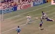  ??  ?? ● 1 Berti in fuga contro il Bayern nel 1988 ● 2 Weah in fondo alla sua lunga cavalcata contro il Verona ● 3 L’epico gol di Maradona nel 1986