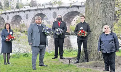  ??  ?? Paying respects Remember Internatio­nal Workers’ Memorial Day (IWMD) gives thought to all those across the world killed at or around their place of work. Pictured are Tricia Duncan (chair Perth and Kinross Labour), Ryan Smart (Scottish Labour candidate for Perthshire North), Peter Reilly (Unite workplace representa­tive, Aviva), Perth and Kinross Councillor Alasdair Bailey and Vanessa Shand, constituen­cy secretary Perth and Kinross Labour