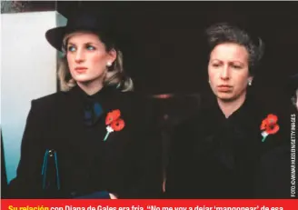  ??  ?? Su relación con Diana de Gales era fría. “No me voy a dejar ‘mangonear’ de esa cabeza hueca”, dijo en una fiesta. Alternaron en el Remembranc­e Day de 1984.