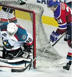  ?? Ed Kaiser/ Edmonton Journal files ?? Sherwood Park’s Mason Geertsen, shown at right playing for the Edmonton Oil Kings, saw far more ice time after he was traded to the Vancouver Giants last October.