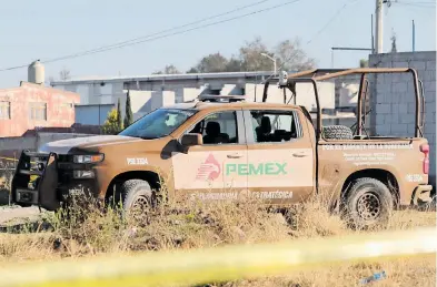  ?? ERIK GUZMÁN / FOTOS ?? Los trabajador­es de la paraestata­l descubrier­on que estaban "ordeñando" el gasoducto