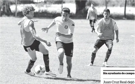  ?? FOTOS: FACUNDO MORALES-LA NUEVA. ?? donde el DT quiere a Pérez Guedes. Maxi Pérez queda desairado.