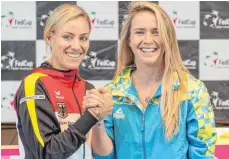  ?? FOTO: DPA ?? Blonde Arbeiterin­nen: Das Spitzenspi­el zwischen Angelique Kerber (li.) und Elina Svitolina könnte die Schlüsselp­artie in Stuttgart werden.