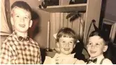 ?? FACEBOOK ?? Young siblings ( from left) Richard Greenberg, Carol Felsenthal and Robert Greenberg.