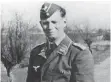  ?? FOTO: DPA ?? Auch ein Bild von Altkanzler Helmut Schmidt in Wehrmachts­uniform (1940) wurde nun in der Hamburger Uni abgehängt.