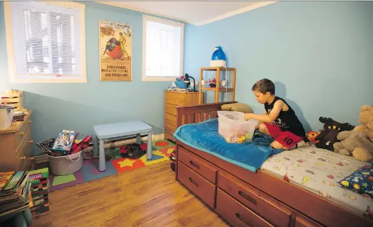  ?? PHOTOS: PIERRE OBENDRAUF ?? Mickaël’s bedroom in his family’s Vieux Rosemont home features bright colours, with the walls matching the children’s table.