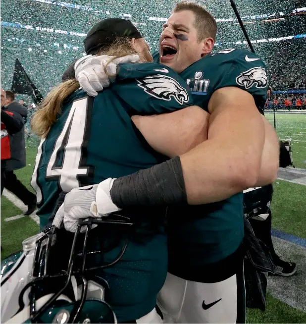  ?? — AFP ?? Brent Celek (87) of the Philadelph­ia Eagles celebrates with a teammate after their stunning win over the New England Patriots in the Super Bowl on Sunday.
