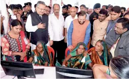  ?? — PTI ?? Union minister for human resource developmen­t Prakash Javadekar and Chhattisga­rh chief minister Raman Singh at the “Mukhyamant­ri Akshar Samman Samaroh” in Raipur on Friday.