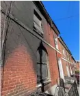  ?? Picture: Sharon Broadhurst ?? DAMP: A home in Russell Street has been affected by mould after a fire at the property next door