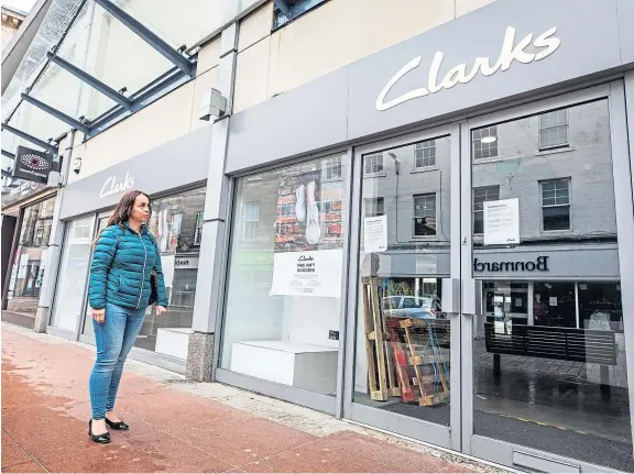  ?? Picture: Steve Brown. ?? Clarks shoe shop is one of three outlets leaving Kirkcaldy as the High Street crisis worsens.