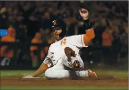  ?? NHAT V. MEYER — BAY AREA NEWS GROUP ?? The San Francisco Giants’ Buster Posey (28) scores a run off of a double hit by Brandon Crawford against the Arizona Diamondbac­ks in the eighth inning at Oracle Park in San Francisco on Tuesday.