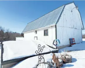  ?? HOFFMAN, MILWAUKEE JOURNAL SENTINEL MARK ?? Alec Steinmetz produces his Forward ciders in a renovated horse barn.